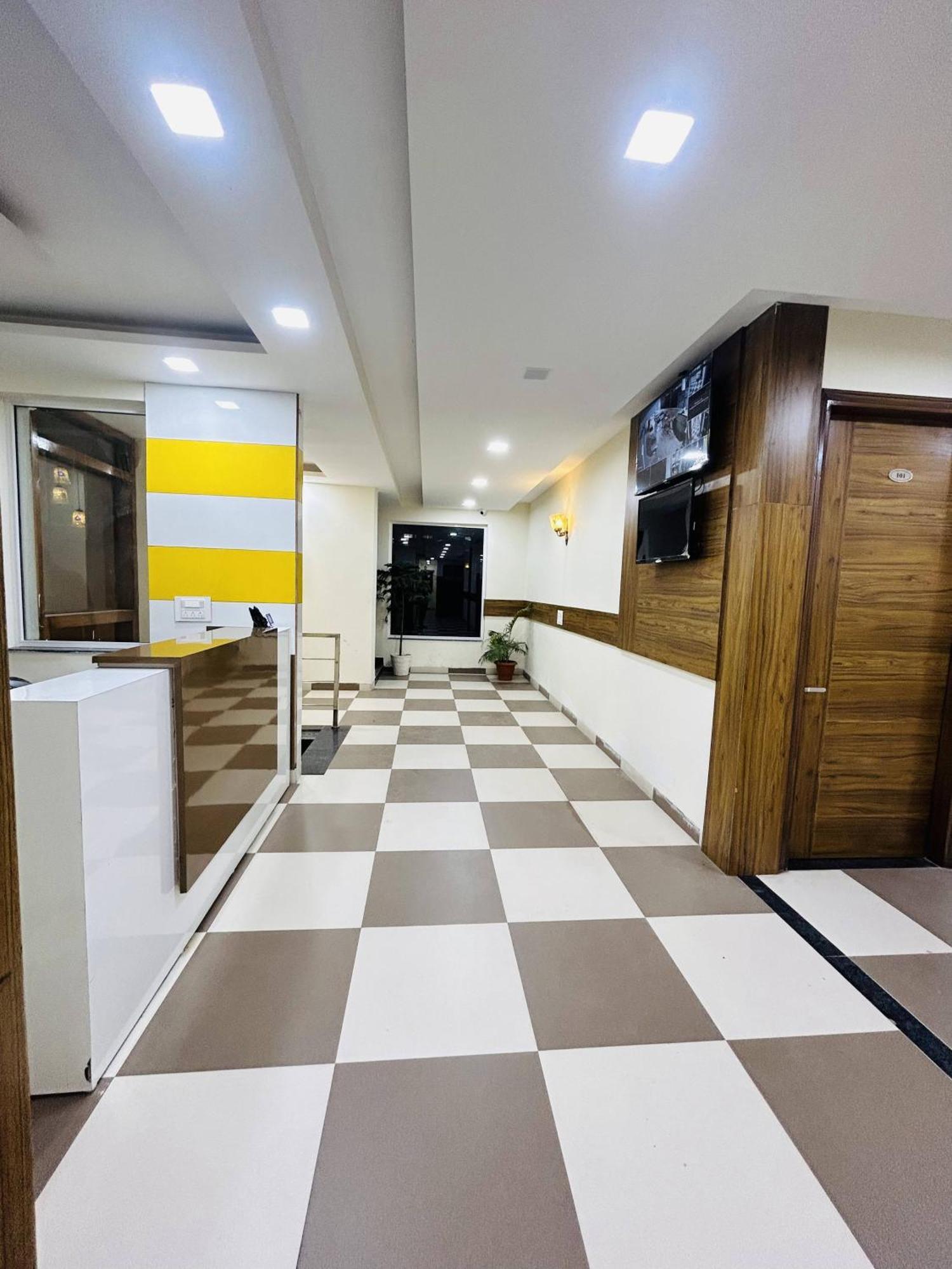 Hotel Woodlark Zirakpur Chandigarh !! Top Rated & Most Awarded Properties In Tricity !! Eksteriør bilde