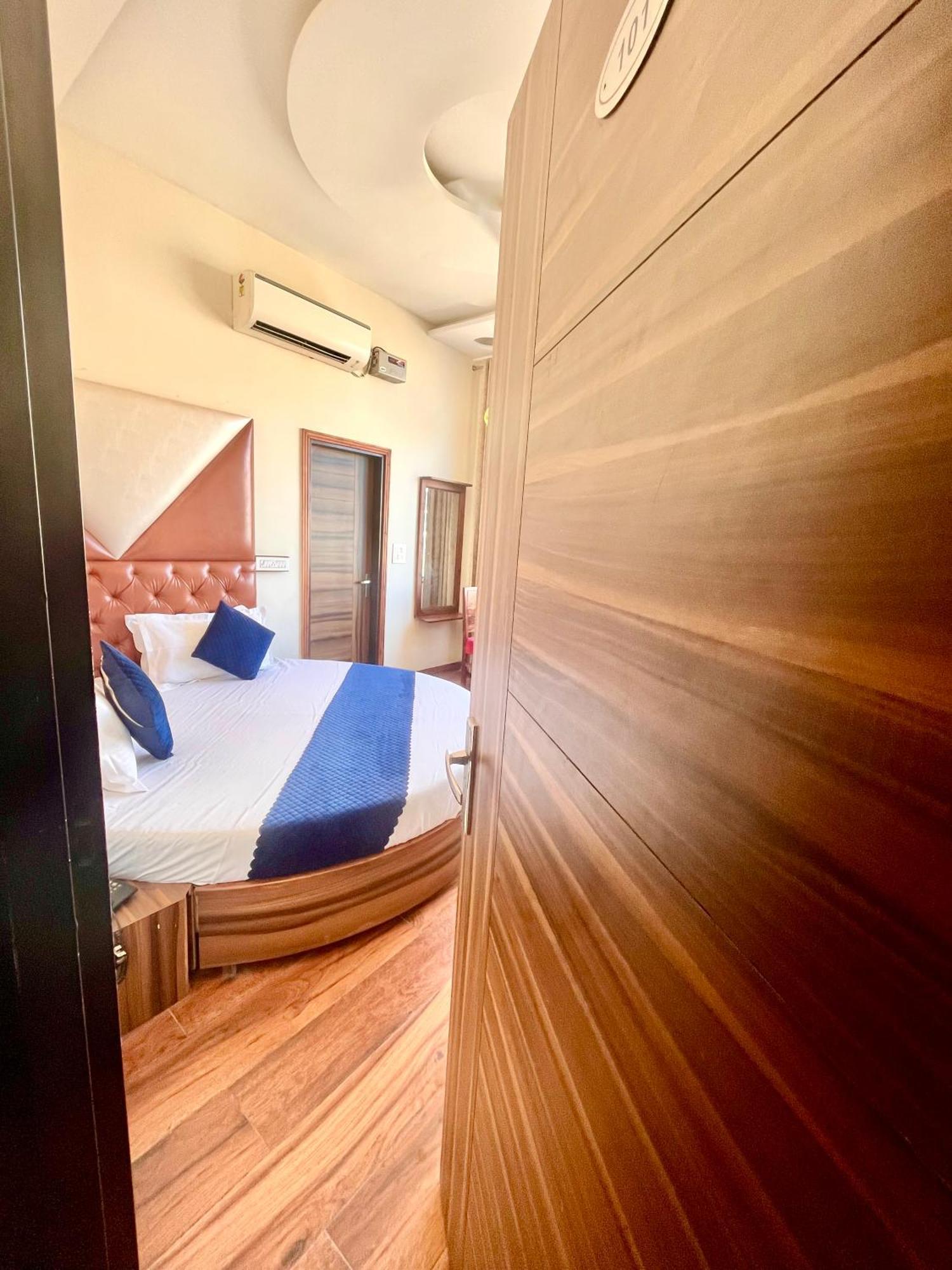 Hotel Woodlark Zirakpur Chandigarh !! Top Rated & Most Awarded Properties In Tricity !! Eksteriør bilde
