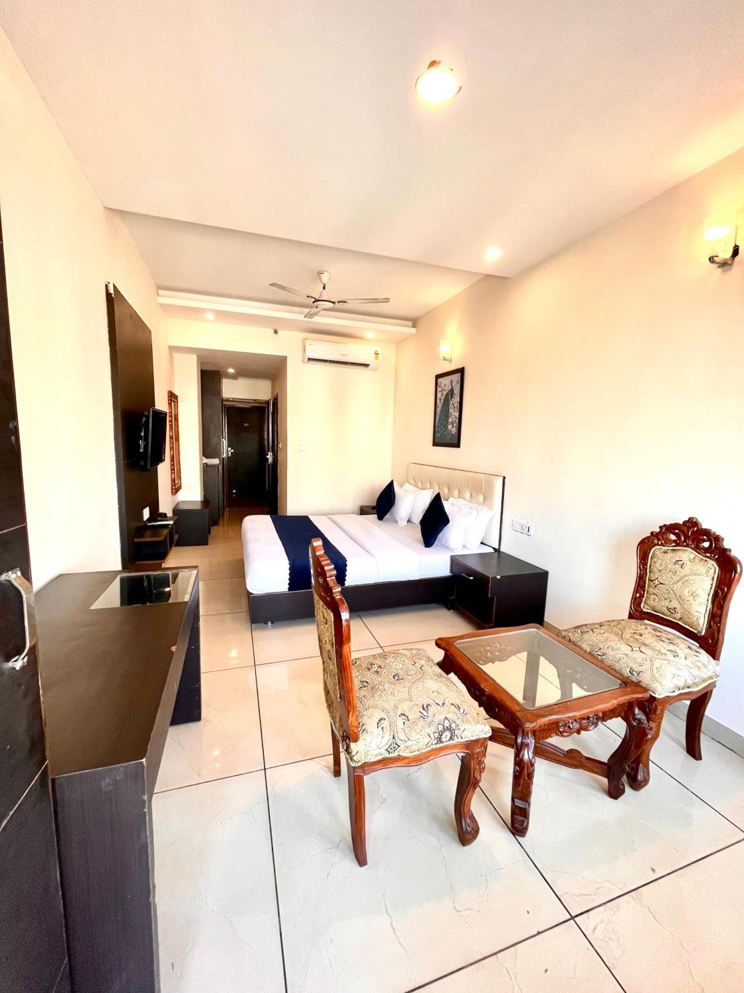 Hotel Woodlark Zirakpur Chandigarh !! Top Rated & Most Awarded Properties In Tricity !! Eksteriør bilde