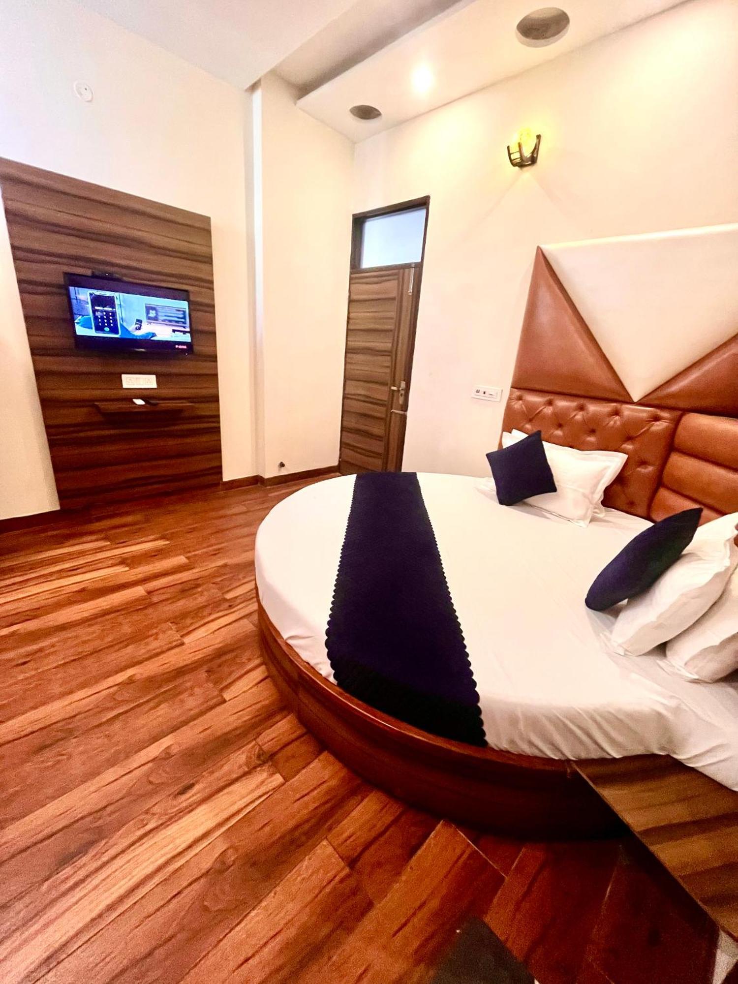 Hotel Woodlark Zirakpur Chandigarh !! Top Rated & Most Awarded Properties In Tricity !! Eksteriør bilde
